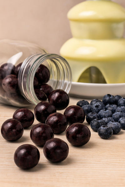 Skandinavische Lakritz – Lakritz Stücke Schokoladenkugel mit Lakritzkern Blaubeere – Sweet & Salty